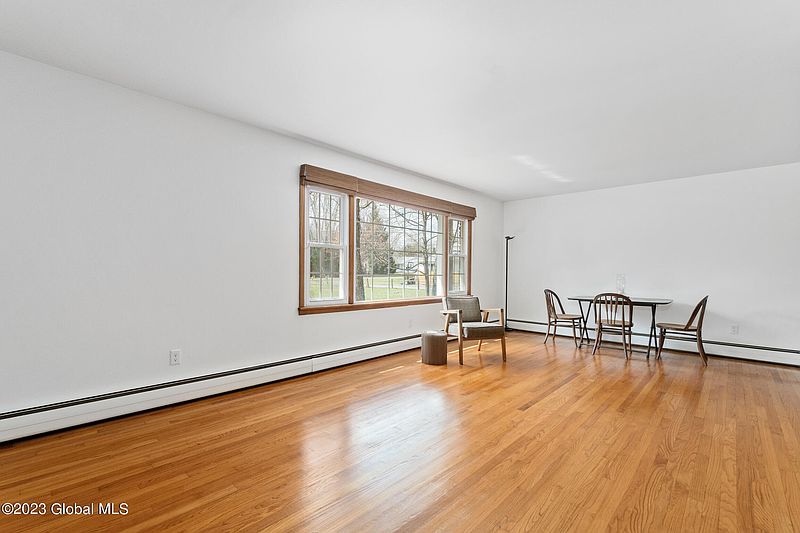 4th image of 79 Woodin Road