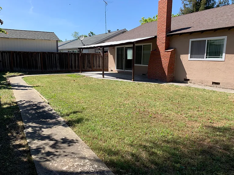 392 Henderson Dr — Photo 8