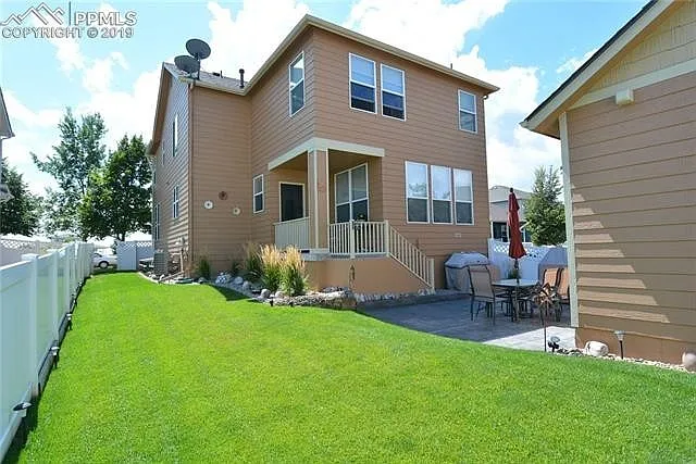 2202 Hanham Dr — Photo 4
