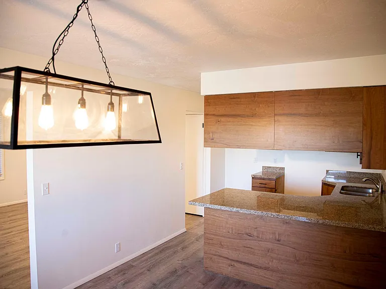1793 S Laurelhurst Dr — Photo 5