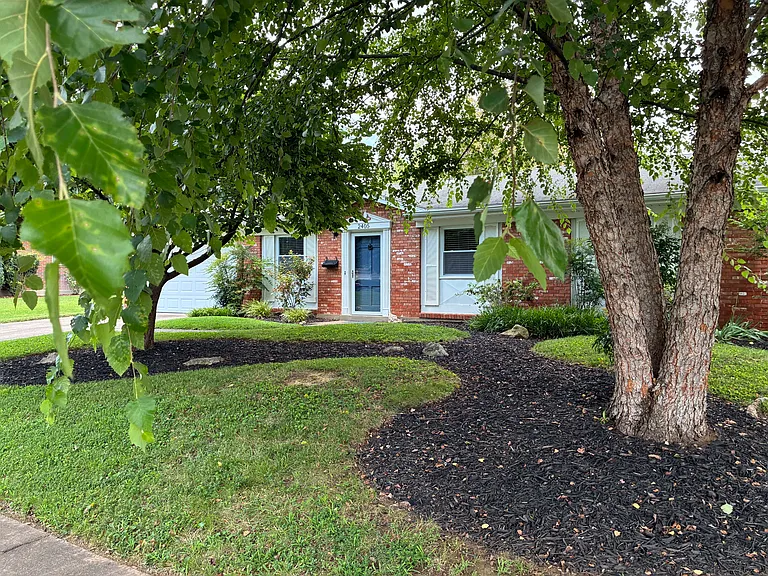 2405 Vinedale Ave — Photo 2