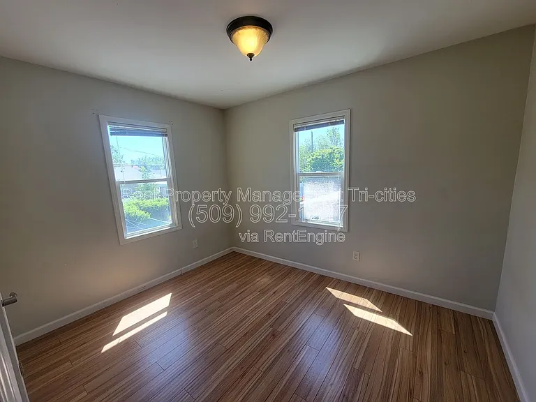 414 Douglass Ave — Photo 11
