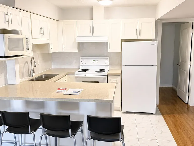 748X 19th Ave — Photo 2
