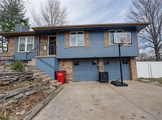 32910 E Oak Hill School Rd, Oak Grove, MO 64075