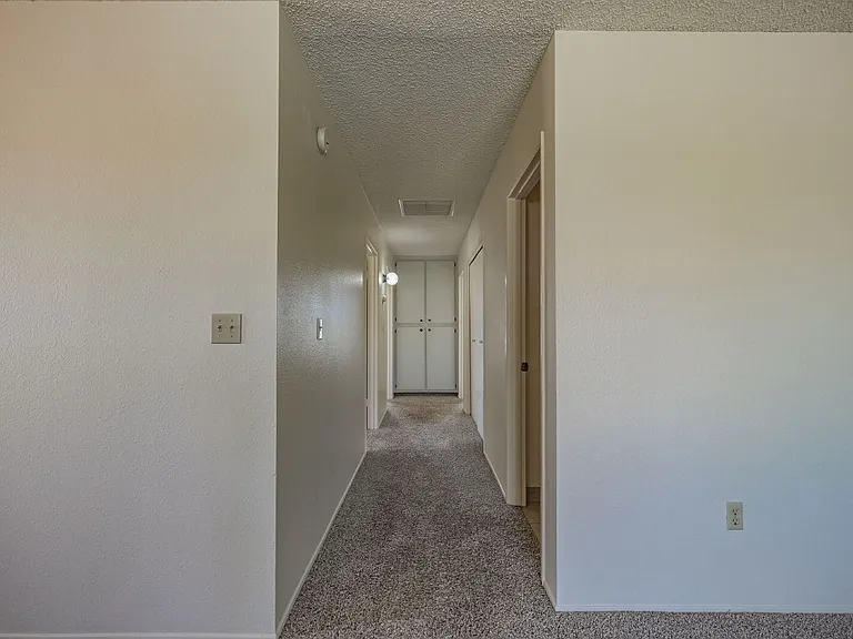 1021 W Perdew Ave — Photo 7