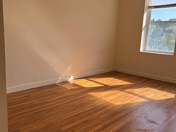 4th image of 54 Saratoga Ave