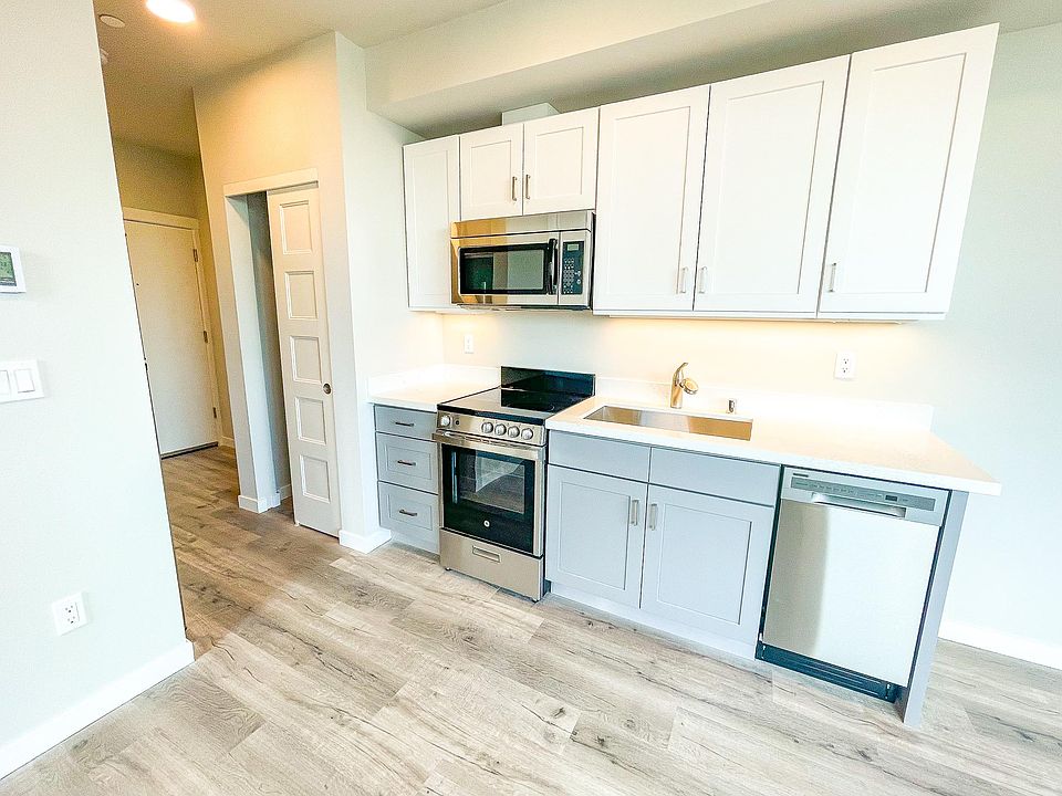 1st image of 5521 15th Ave NE #401