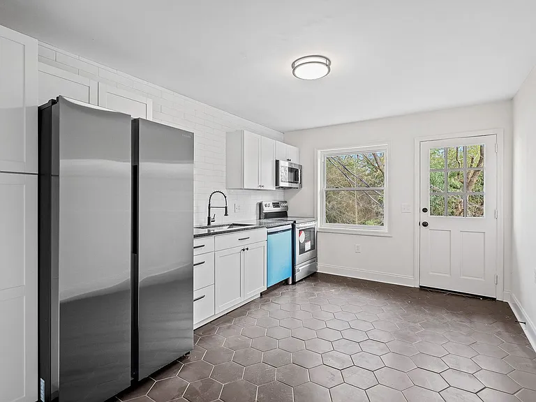 1121 West End Blvd — Photo 30