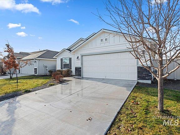 5th image of 3085 N Saratov Way
