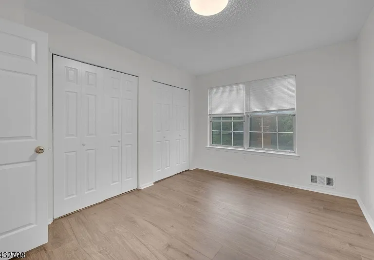 93 Caitlin Ct — Photo 8