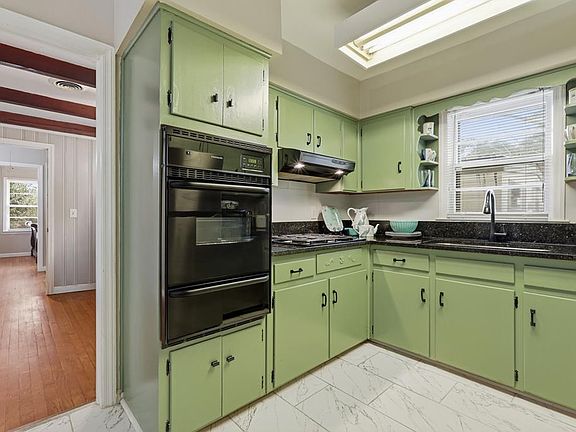 3rd image of 4525 Sentry St