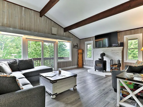 48 Tanglewood Dr, Killington, VT 05751