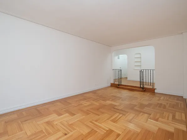 2685 Creston Avenue image 1 of 9