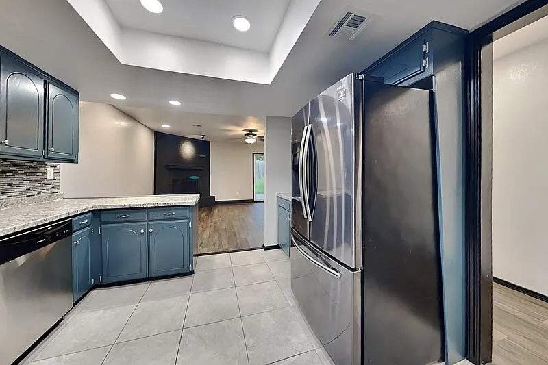 3 bed, 2.0 bath, 1640 sqft, $1,495 — Photo 3