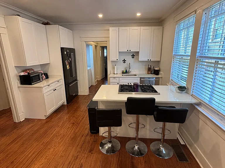 2110 Octavia St — Photo 4