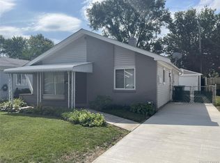 936 E Annabelle Ave, Hazel Park, MI 48030