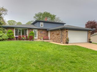 2428 Tulip Tree Ln, Dyer, IN 46311