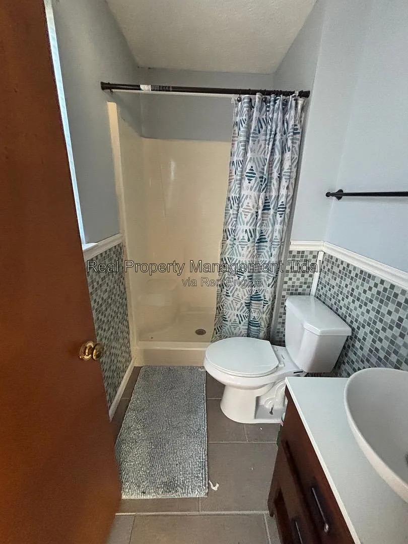 3 bed, 1.5 bath, 1440 sqft, $1,800 — Photo 4