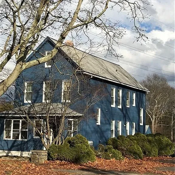 2010 Huntington Rd — Photo 1