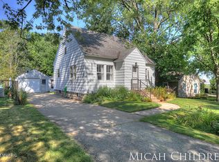 118 S Fairview Rd, Zeeland, MI 49464