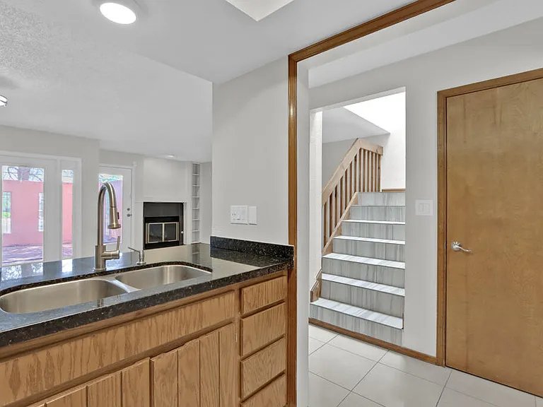 730 N Resler Dr #B — Photo 26