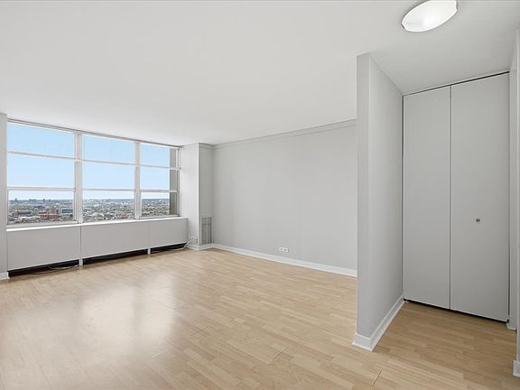 4th image of 655 W Irving Park Rd APT 4011