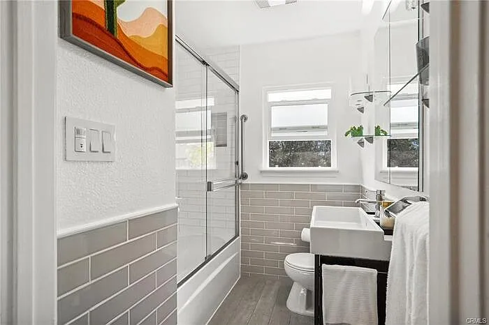 5841 Bowcroft St #4 — Photo 20