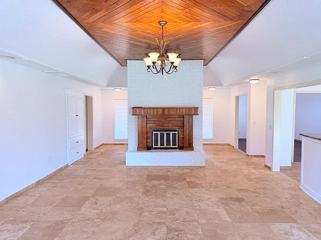 4 bed, 2.5 bath, 2485 sqft, $2,200 — Photo 4