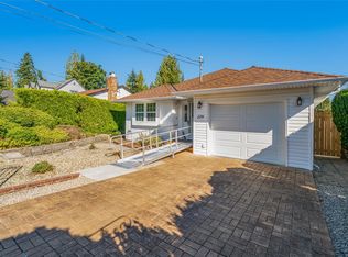 219 6th Ave W, Qualicum Beach, BC V9K 1S1