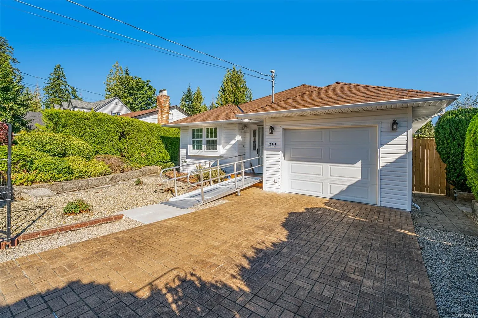 219 6th Ave W photo 1