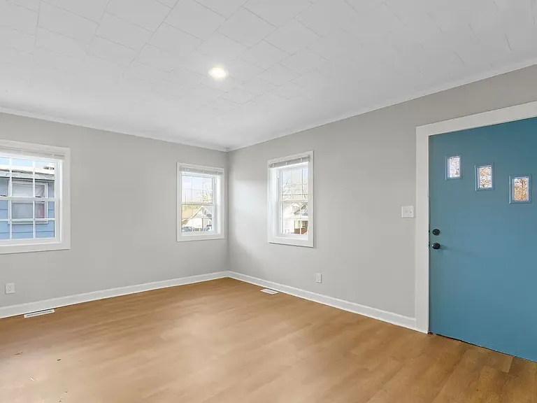 1111 Queen Ann St — Photo 4