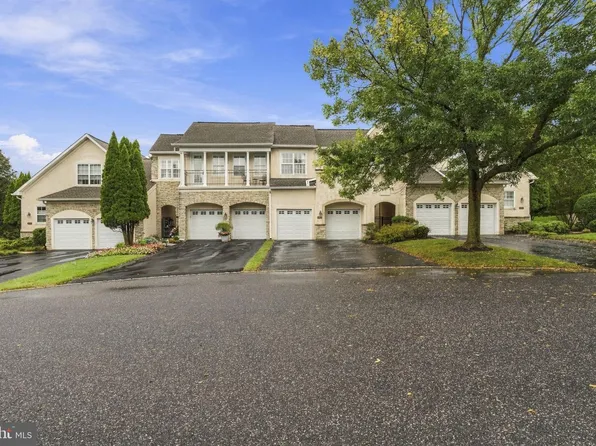 8 Three Oak Ln, West Chester, PA 19382