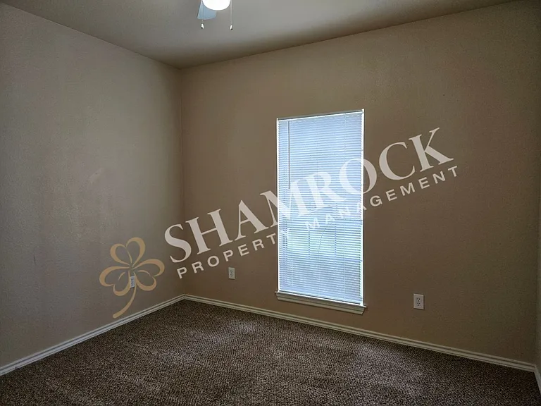 2230 Breezy Dr — Photo 7