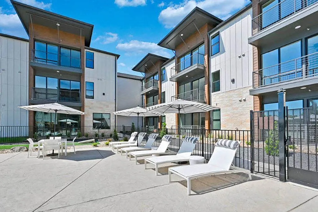 Cypress Lofts — Photo 1