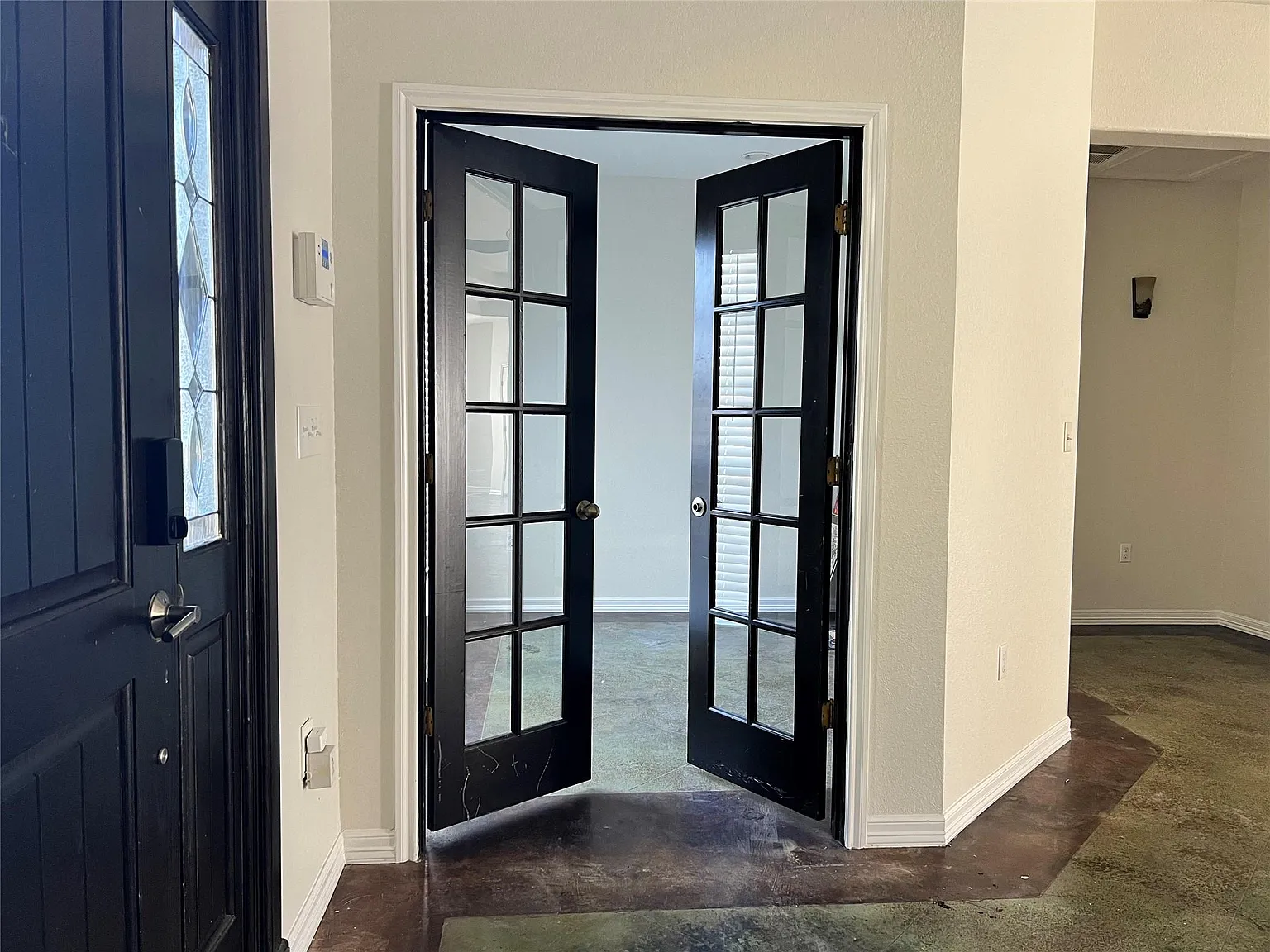 4 bed, 2.0 bath, 2396 sqft, $2,400 — Photo 3
