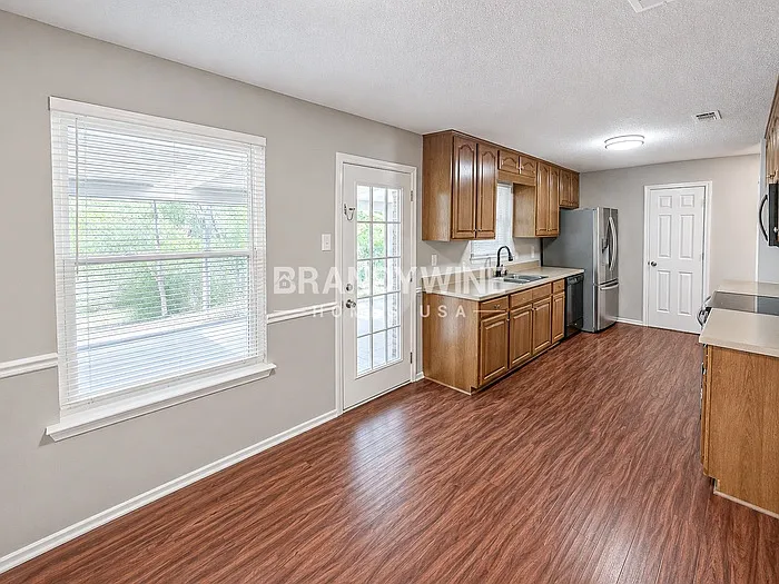 5233 Hill Ridge Dr — Photo 7