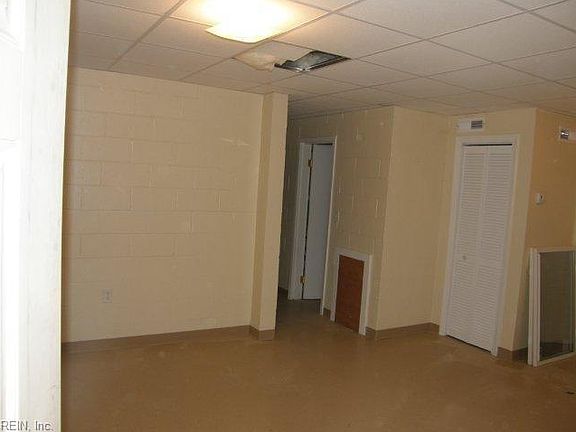 5th image of 2312 Reservoir Ave APT A