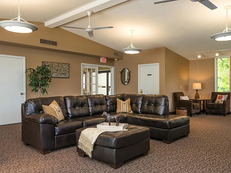 Rambush Estates — Photo 7