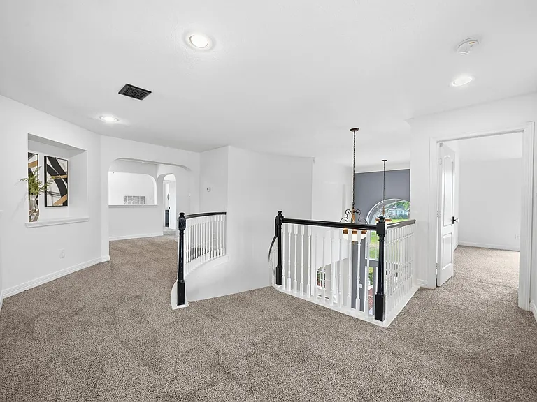 7211 Savannah Glen Ln W — Photo 29