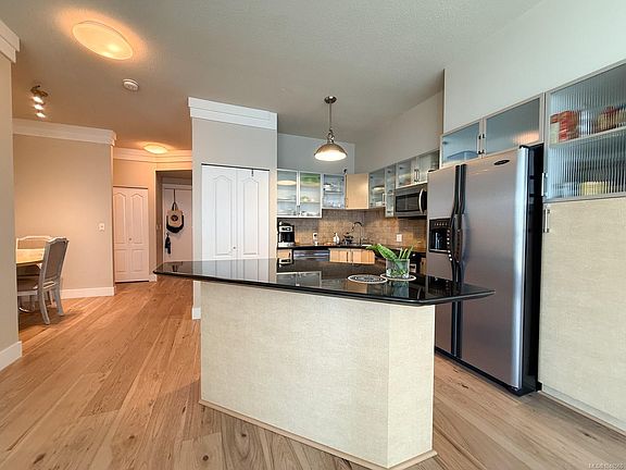5th image of 845 Yates St #303