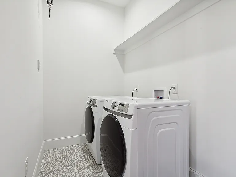 2129 Angela Ave — Photo 24