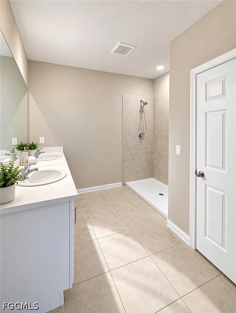 3 bed, 2.0 bath, 1672 sqft, $2,100 — Photo 4