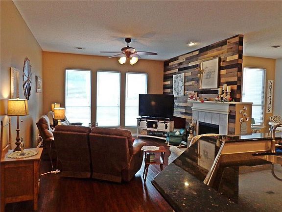 2nd image of 2402 Richmond Cir