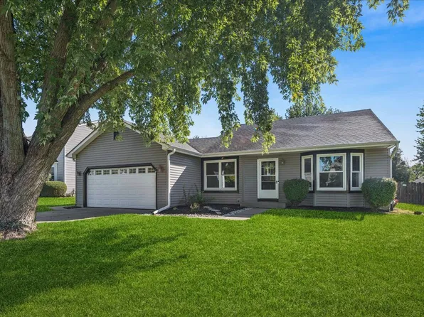 304 S Cross Trl, McHenry, IL 60050