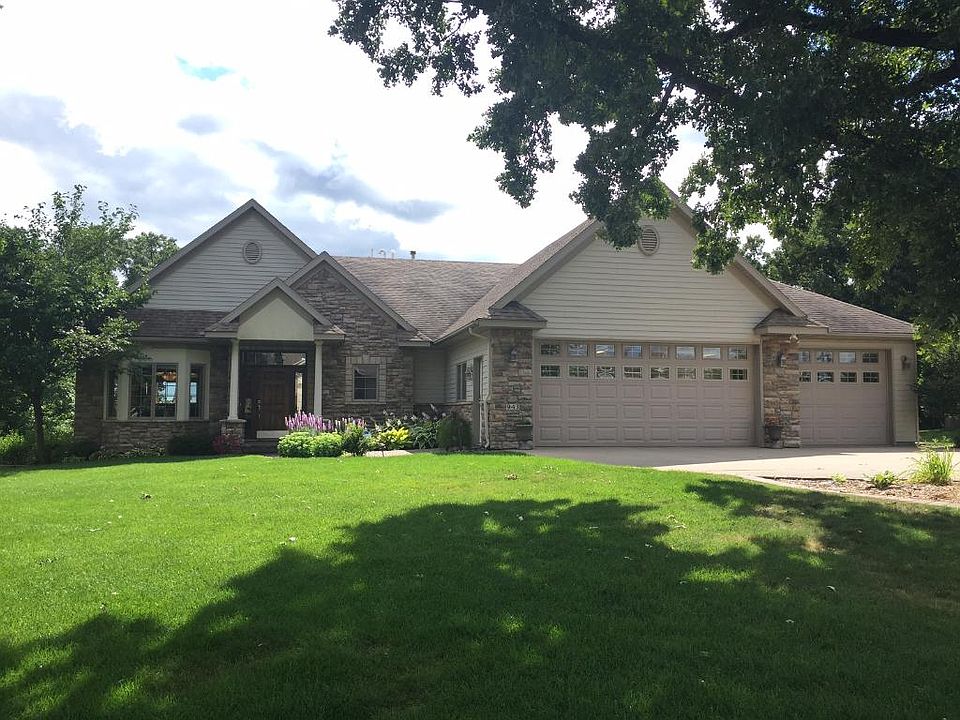 1st image of 943 Oakcrest Dr