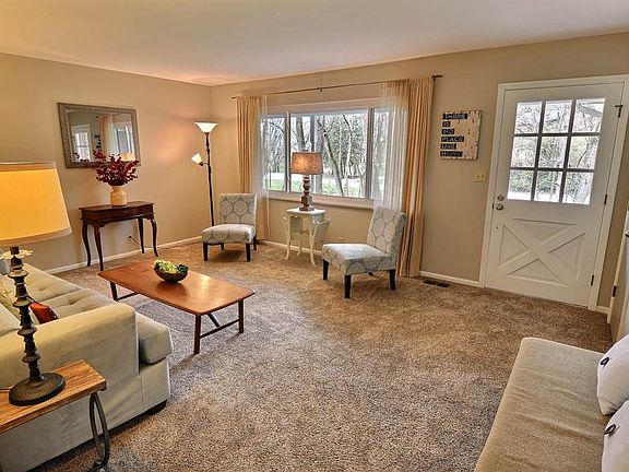 4th image of 57 Knoll Crest Ct