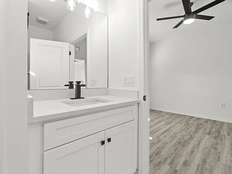 548 Knapp St — Photo 38