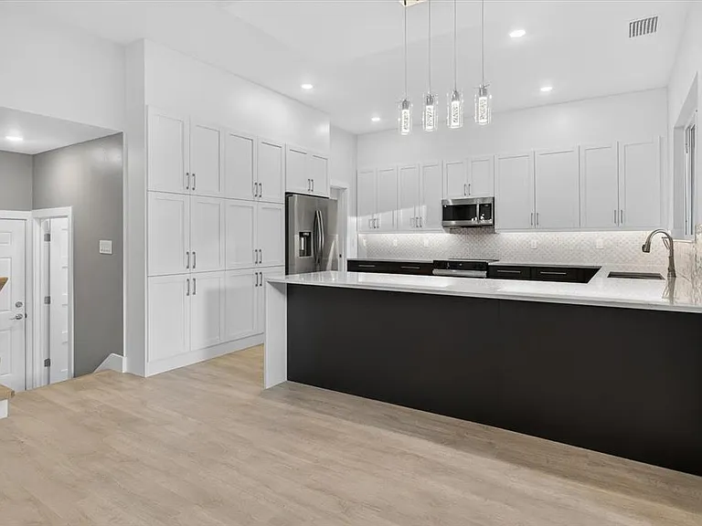 207 Athens St — Photo 26