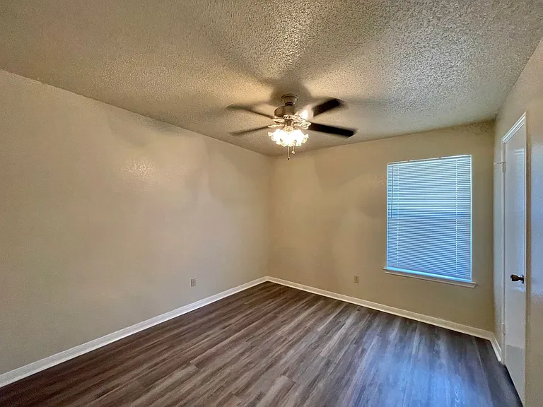 109 S Brook Dr — Photo 12