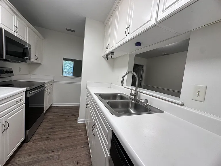 301 Hazelnut Dr — Photo 7